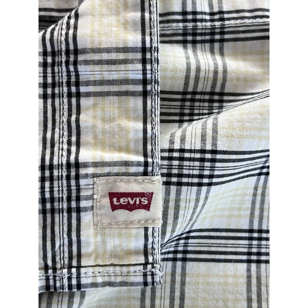 Levi's One Pocket Men's M Casual Plaid Button-Up Short Sleeve Standard Fit Shirt